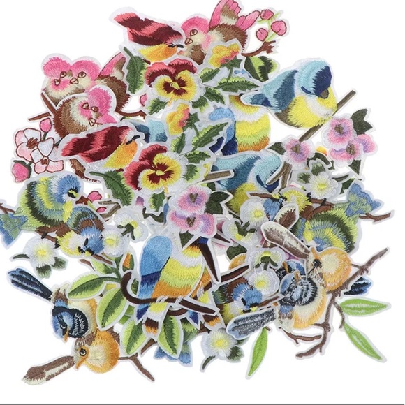 LARGE LOT OF 20-30 RANDOM STYLE IRON ON APPLIQUÉS - Picture 15 of 16